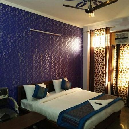 Airport Hotel Green Heights New Delhi Exteriör bild