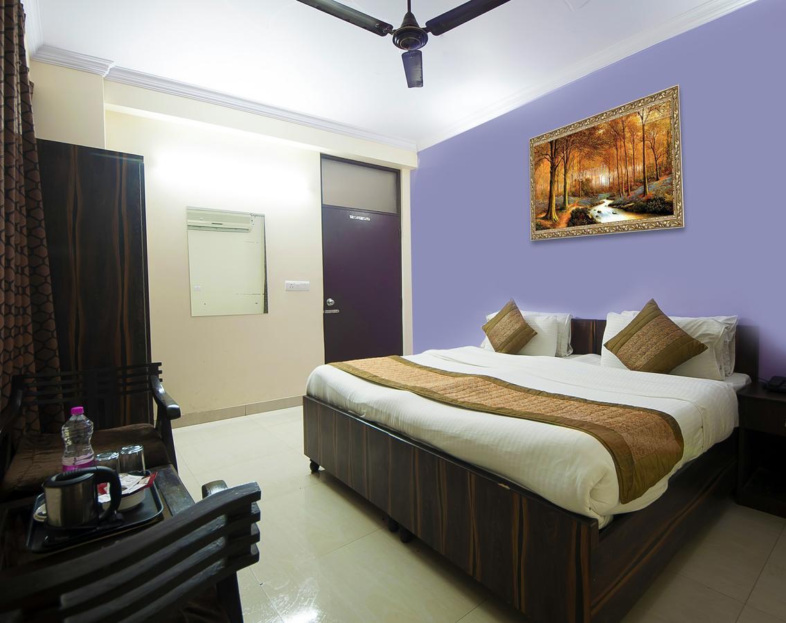 Airport Hotel Green Heights New Delhi Exteriör bild