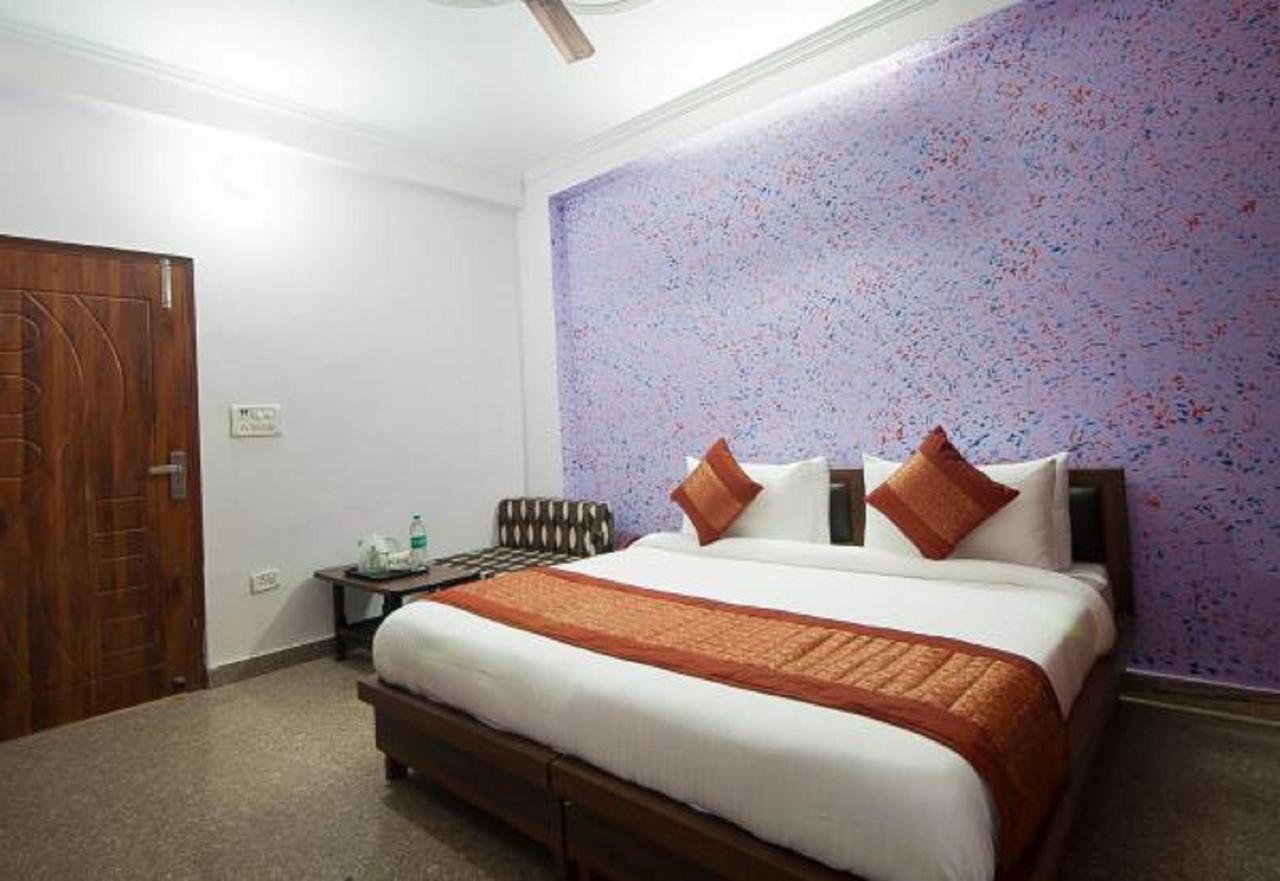 Airport Hotel Green Heights New Delhi Exteriör bild